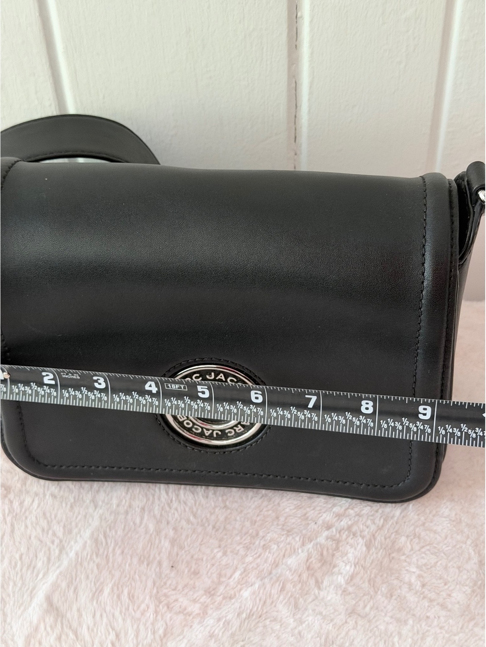 Marc Jacobs Black Leather Crossbody Bag with Adjustable Strap - Picture 4 of 8